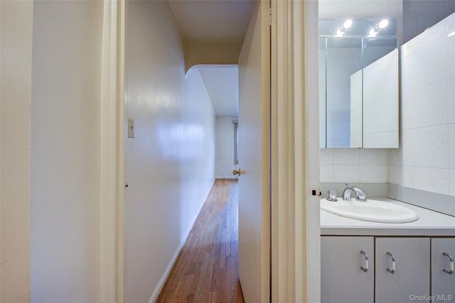 67-87 Booth Street 6J, Forest Hills, NY 11375