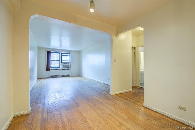 67-87 Booth Street 6J, Forest Hills, NY 11375