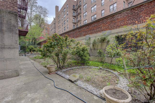 67-87 Booth Street 6J, Forest Hills, NY 11375