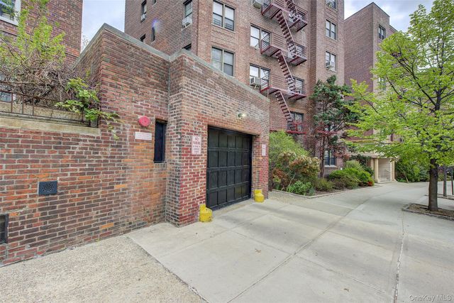 67-87 Booth Street 6J, Forest Hills, NY 11375