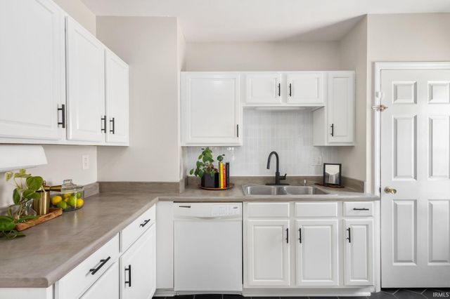 1016 Division Street, Mishawaka, IN 46545