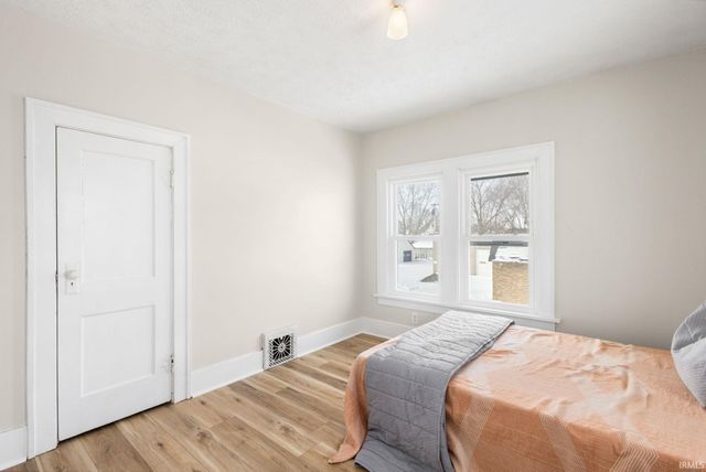 1016 Division Street, Mishawaka, IN 46545