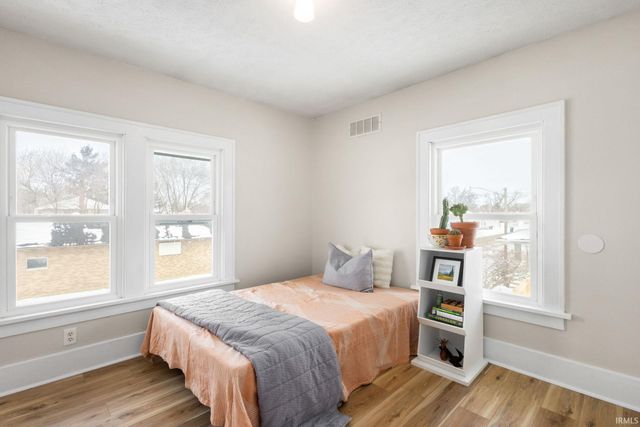 1016 Division Street, Mishawaka, IN 46545