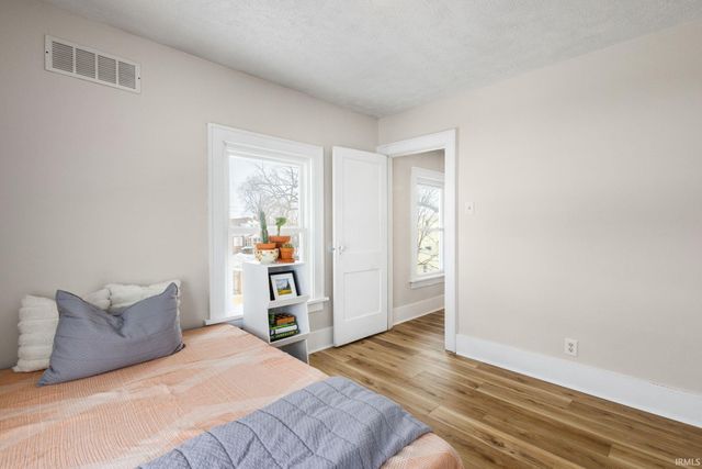 1016 Division Street, Mishawaka, IN 46545