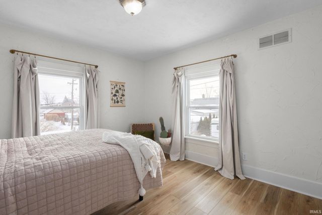 1016 Division Street, Mishawaka, IN 46545