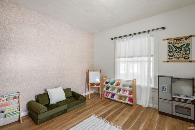 1016 Division Street, Mishawaka, IN 46545