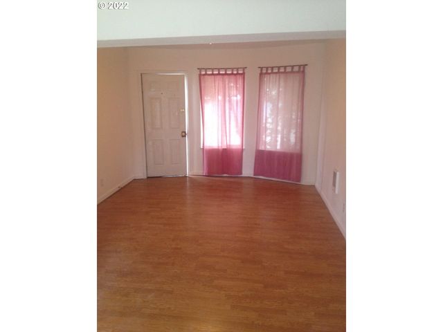 7927 N FESSENDEN St, Portland, OR 97203