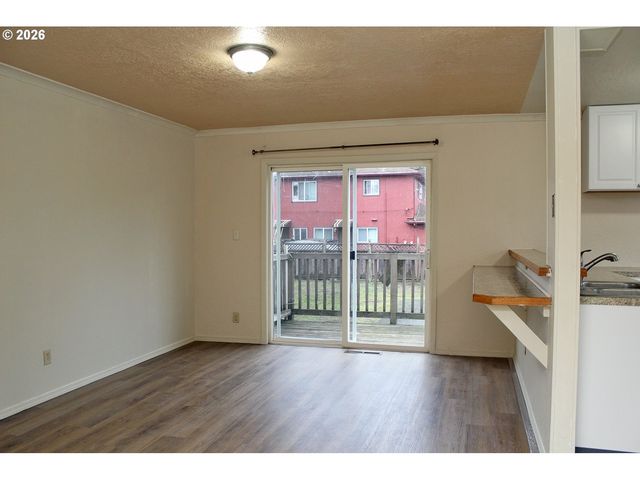 7927 N FESSENDEN St, Portland, OR 97203