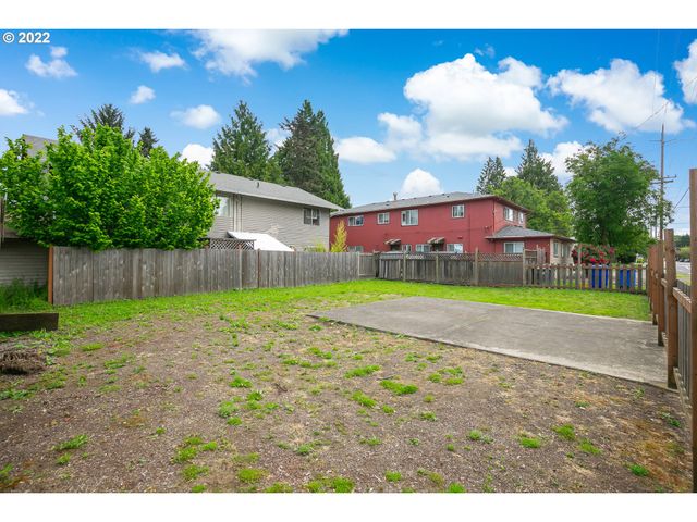 7927 N FESSENDEN St, Portland, OR 97203