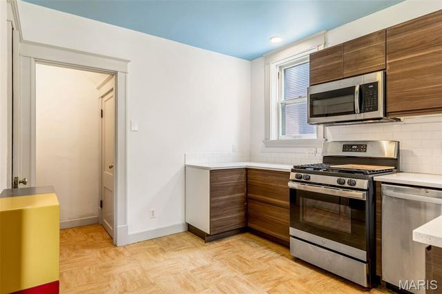 7153 Pershing Avenue, University City, MO 63130