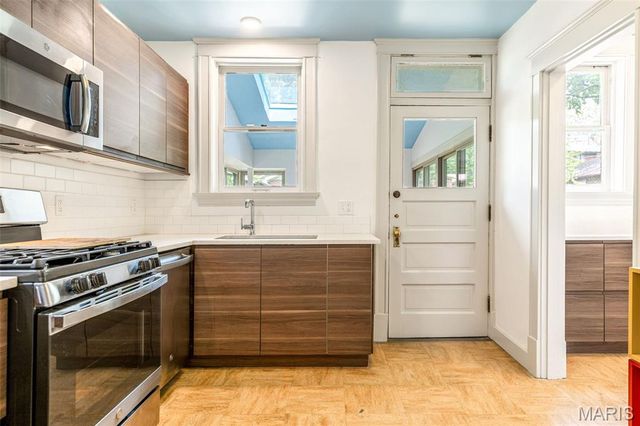 7153 Pershing Avenue, University City, MO 63130