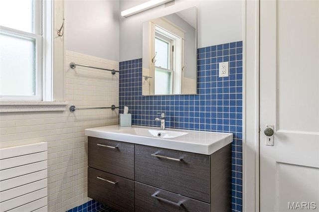 7153 Pershing Avenue, University City, MO 63130