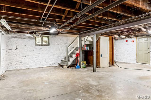 7153 Pershing Avenue, University City, MO 63130