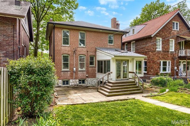 7153 Pershing Avenue, University City, MO 63130