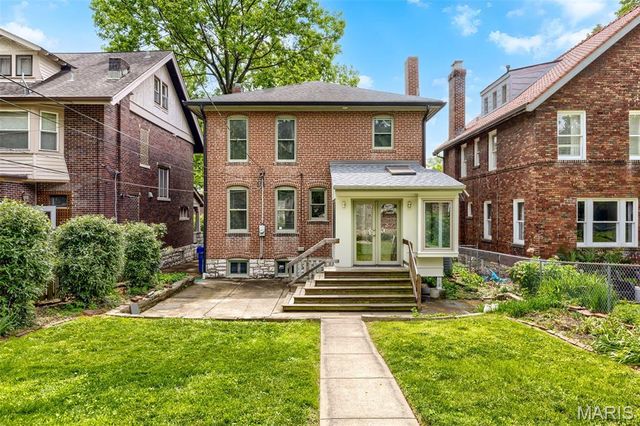 7153 Pershing Avenue, University City, MO 63130