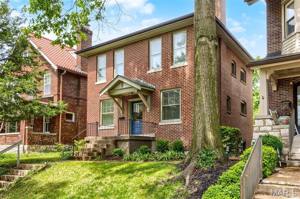 7153 Pershing Avenue, University City, MO 63130