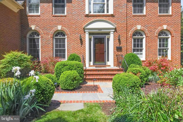 1208 INGLESIDE AVE, Mclean, VA 22101