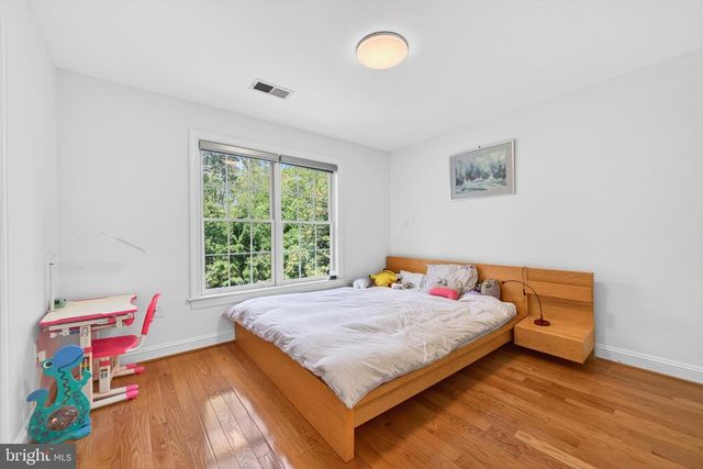 1208 INGLESIDE AVE, Mclean, VA 22101