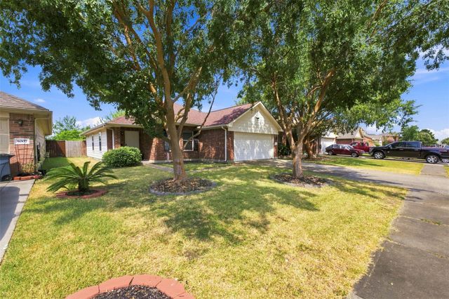 8011 Ginger Park Drive, Baytown, TX 77521