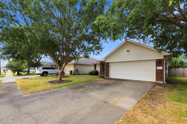 8011 Ginger Park Drive, Baytown, TX 77521