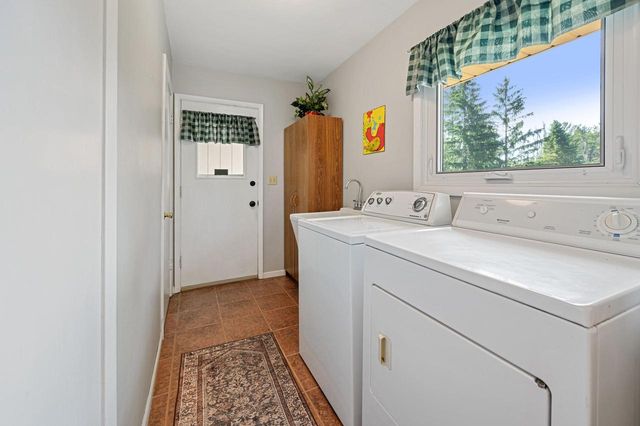 1603 W Zedler LANE, Mequon, WI 53092