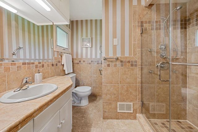 1603 W Zedler LANE, Mequon, WI 53092