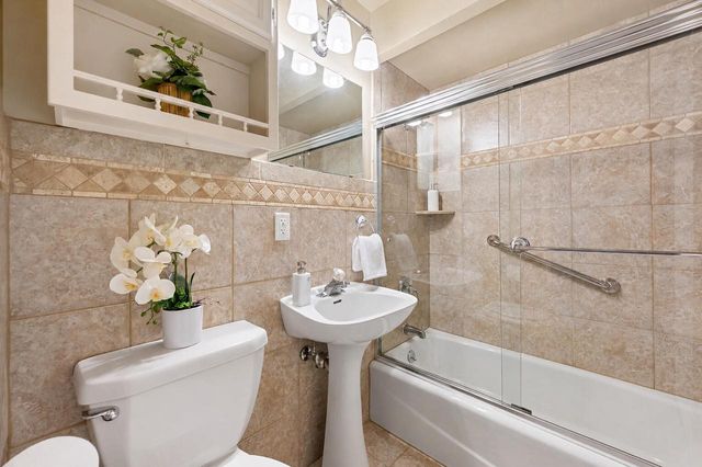 1603 W Zedler LANE, Mequon, WI 53092