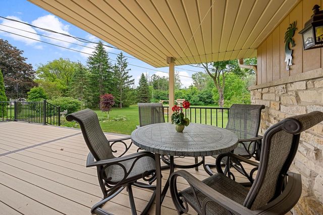 1603 W Zedler LANE, Mequon, WI 53092