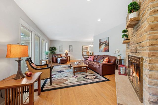 1603 W Zedler LANE, Mequon, WI 53092