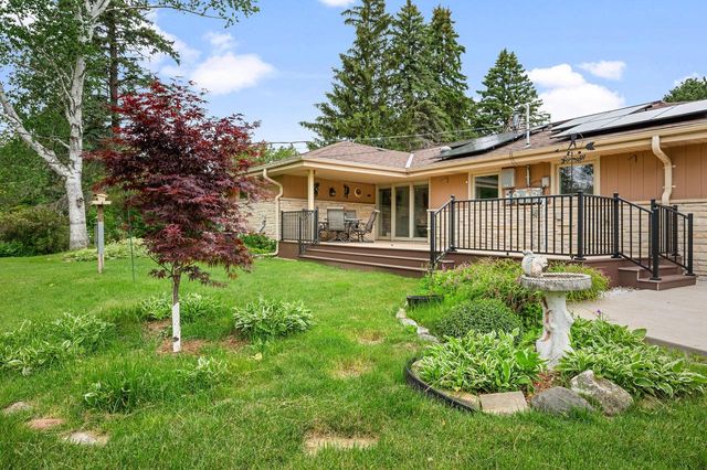 1603 W Zedler LANE, Mequon, WI 53092