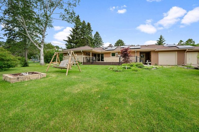 1603 W Zedler LANE, Mequon, WI 53092