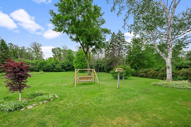 1603 W Zedler LANE, Mequon, WI 53092