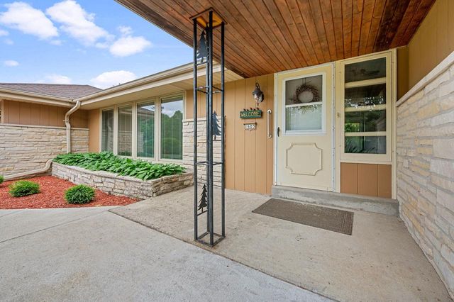 1603 W Zedler LANE, Mequon, WI 53092