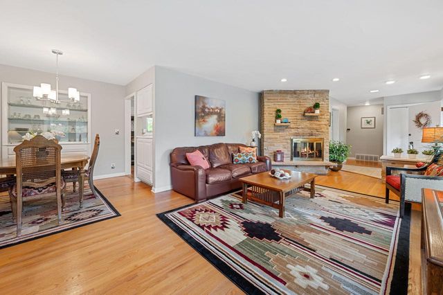 1603 W Zedler LANE, Mequon, WI 53092