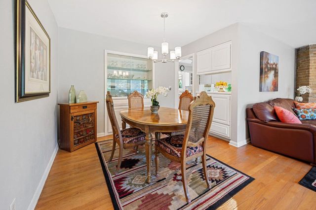 1603 W Zedler LANE, Mequon, WI 53092