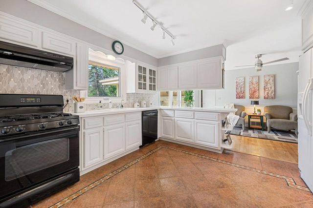1603 W Zedler LANE, Mequon, WI 53092