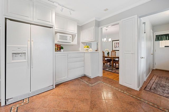 1603 W Zedler LANE, Mequon, WI 53092