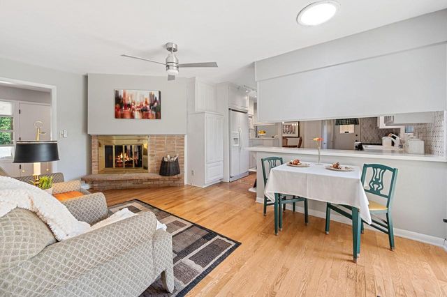 1603 W Zedler LANE, Mequon, WI 53092