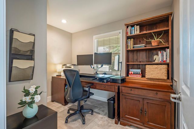 935 La Posada DR 148, Austin, TX 78752