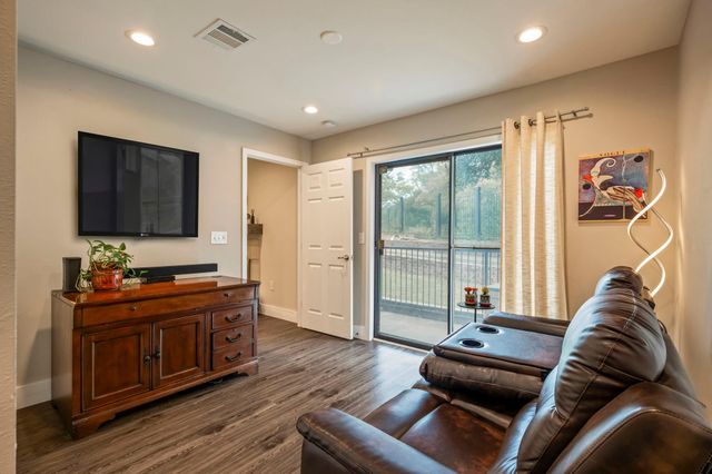 935 La Posada DR 148, Austin, TX 78752