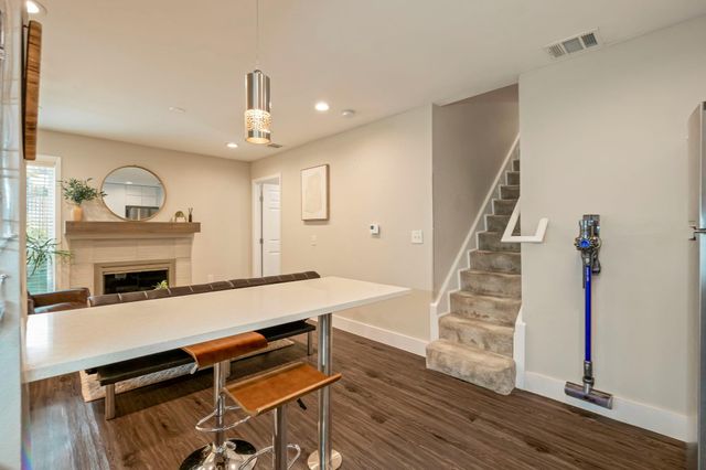 935 La Posada DR 148, Austin, TX 78752