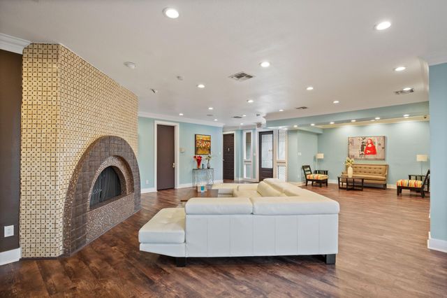 935 La Posada DR 148, Austin, TX 78752