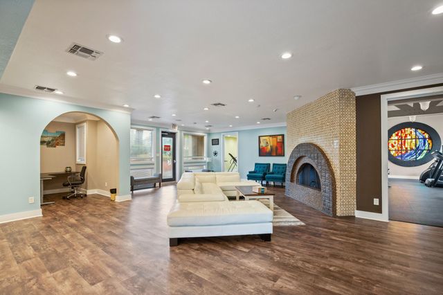 935 La Posada DR 148, Austin, TX 78752