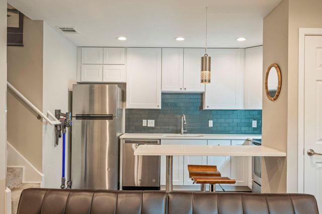 935 La Posada DR 148, Austin, TX 78752