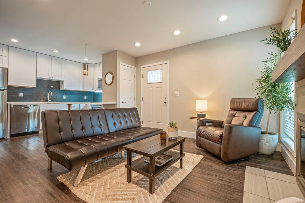 935 La Posada DR 148, Austin, TX 78752