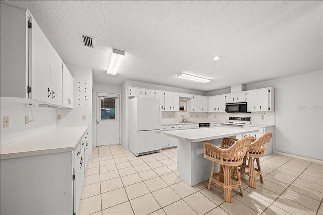 9377 SW 90TH COURT E, Ocala, FL 34481