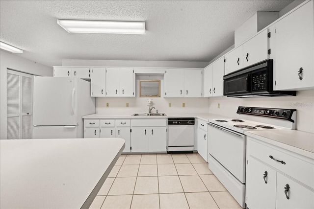 9377 SW 90TH COURT E, Ocala, FL 34481