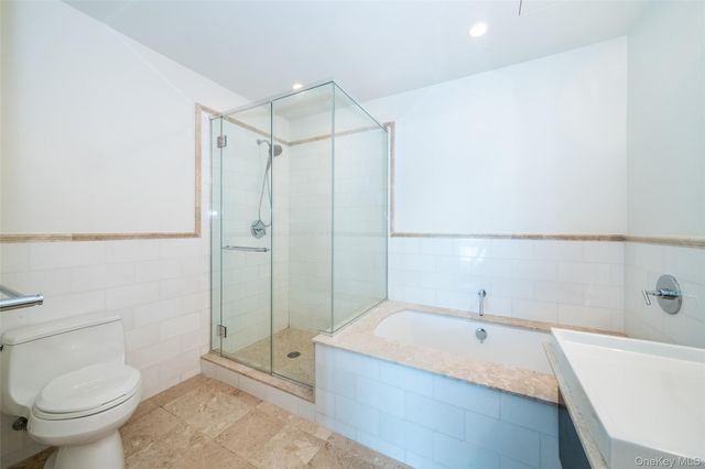 175 Huguenot Street 1607, New Rochelle, NY 10801