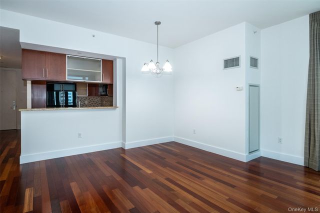 175 Huguenot Street 1607, New Rochelle, NY 10801