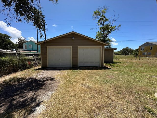 745 S Rife St, Aransas Pass, TX 78336